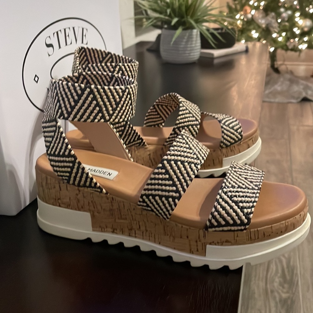 Steve Madden Bandi Black and Tan Platform Sandals - Picture 6 of 7